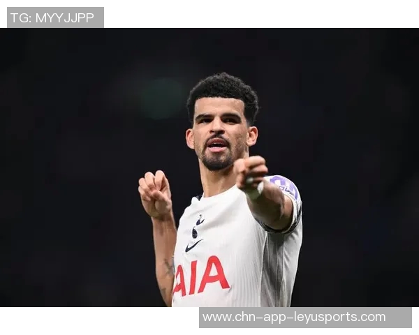 前尤文总监琼托利亲临现场观战热刺对阵水晶宫精彩对决